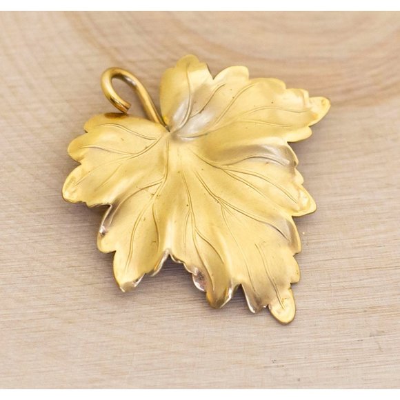 Vintage Gold Filled Vine Leaf Brooch - Bi1 - Picture 2 of 3